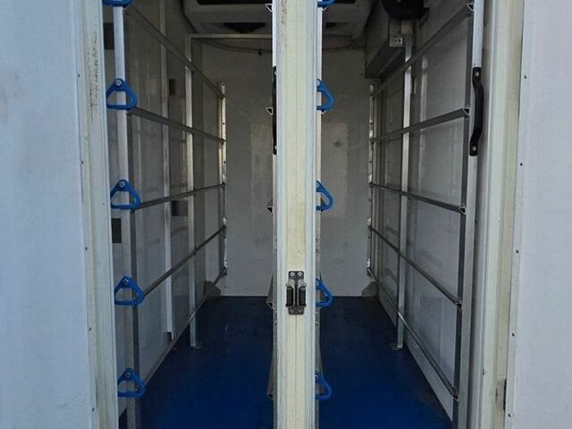 Белый Мерседес Sprinter, объемом двигателя 2.14 л и пробегом 237 тыс. км за 20500 $, фото 5 на Automoto.ua