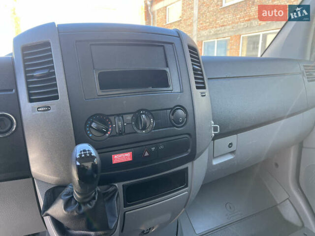 Белый Мерседес Sprinter, объемом двигателя 2.2 л и пробегом 302 тыс. км за 22300 $, фото 11 на Automoto.ua