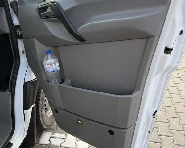 Белый Мерседес Sprinter, объемом двигателя 2.14 л и пробегом 359 тыс. км за 18700 $, фото 16 на Automoto.ua