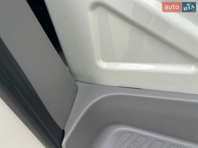 Білий Мерседес Sprinter, об'ємом двигуна 2.2 л та пробігом 183 тис. км за 32000 $, фото 18 на Automoto.ua