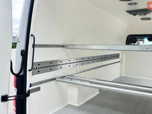 Белый Мерседес Sprinter, объемом двигателя 3 л и пробегом 307 тыс. км за 29750 $, фото 43 на Automoto.ua