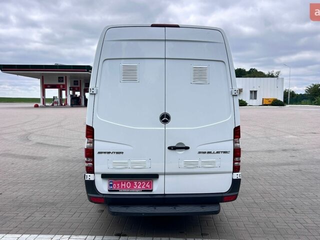 Белый Мерседес Sprinter, объемом двигателя 3 л и пробегом 307 тыс. км за 29750 $, фото 10 на Automoto.ua