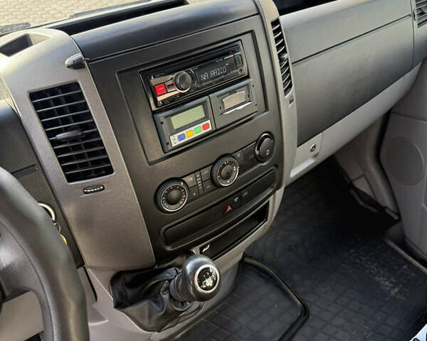 Белый Мерседес Sprinter, объемом двигателя 2.14 л и пробегом 359 тыс. км за 18700 $, фото 13 на Automoto.ua