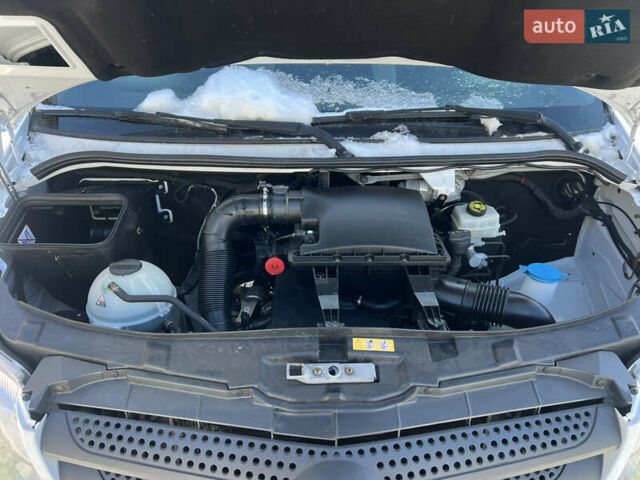 Белый Мерседес Sprinter, объемом двигателя 2.2 л и пробегом 302 тыс. км за 22300 $, фото 7 на Automoto.ua