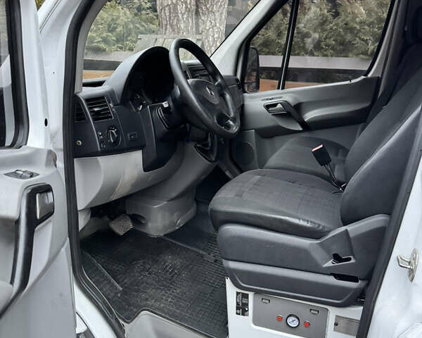 Белый Мерседес Sprinter, объемом двигателя 2.14 л и пробегом 260 тыс. км за 17000 $, фото 10 на Automoto.ua