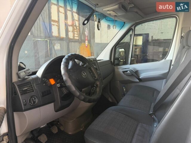 Белый Мерседес Sprinter, объемом двигателя 2.14 л и пробегом 250 тыс. км за 18500 $, фото 4 на Automoto.ua