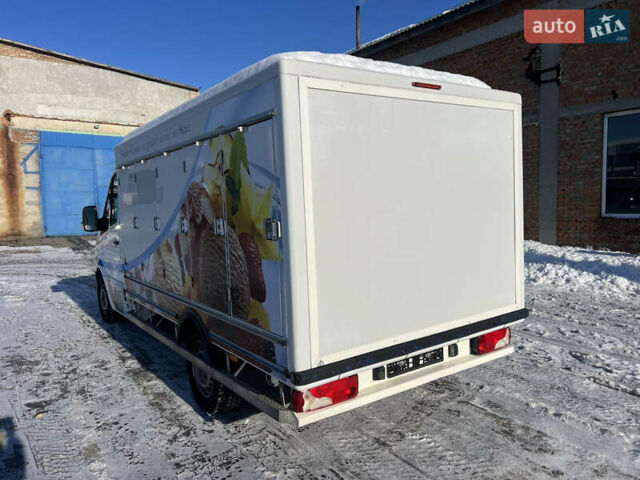 Белый Мерседес Sprinter, объемом двигателя 2.2 л и пробегом 302 тыс. км за 22300 $, фото 5 на Automoto.ua