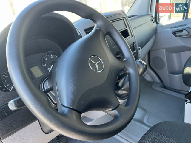 Белый Мерседес Sprinter, объемом двигателя 2.2 л и пробегом 302 тыс. км за 22300 $, фото 9 на Automoto.ua