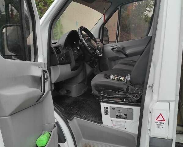 Белый Мерседес Sprinter, объемом двигателя 2.1 л и пробегом 354 тыс. км за 13200 $, фото 4 на Automoto.ua