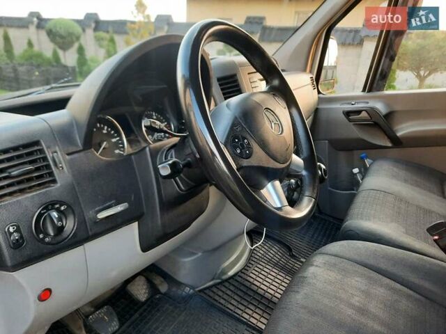 Белый Мерседес Sprinter, объемом двигателя 2.2 л и пробегом 300 тыс. км за 14000 $, фото 11 на Automoto.ua