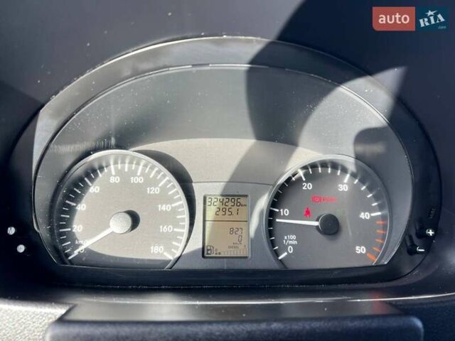 Белый Мерседес Sprinter, объемом двигателя 2.2 л и пробегом 324 тыс. км за 13349 $, фото 12 на Automoto.ua