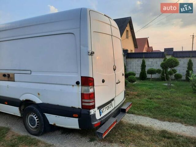 Белый Мерседес Sprinter, объемом двигателя 2.2 л и пробегом 300 тыс. км за 14000 $, фото 4 на Automoto.ua