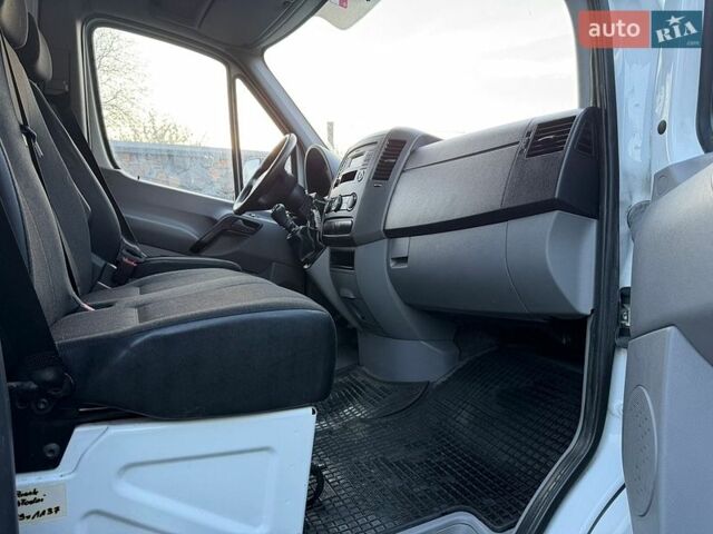 Белый Мерседес Sprinter, объемом двигателя 2.2 л и пробегом 215 тыс. км за 18800 $, фото 52 на Automoto.ua