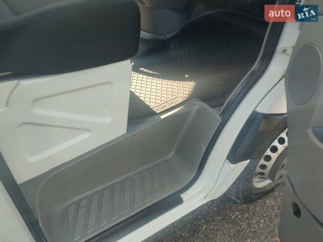 Белый Мерседес Sprinter, объемом двигателя 3 л и пробегом 255 тыс. км за 29900 $, фото 23 на Automoto.ua