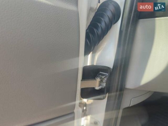 Белый Мерседес Sprinter, объемом двигателя 3 л и пробегом 255 тыс. км за 29900 $, фото 30 на Automoto.ua