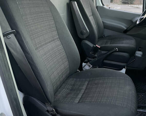 Белый Мерседес Sprinter, объемом двигателя 3 л и пробегом 200 тыс. км за 19500 $, фото 17 на Automoto.ua