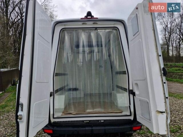 Белый Мерседес Sprinter, объемом двигателя 2.14 л и пробегом 394 тыс. км за 22000 $, фото 4 на Automoto.ua