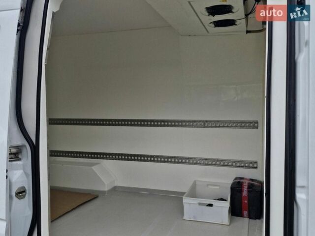 Белый Мерседес Sprinter, объемом двигателя 2.14 л и пробегом 394 тыс. км за 22000 $, фото 5 на Automoto.ua