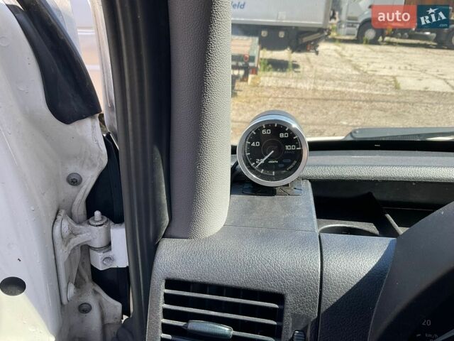 Белый Мерседес Sprinter, объемом двигателя 2.1 л и пробегом 237 тыс. км за 27000 $, фото 5 на Automoto.ua