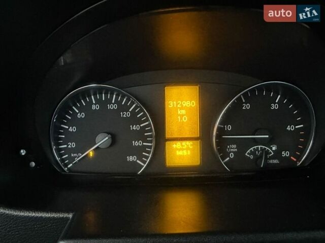 Белый Мерседес Sprinter, объемом двигателя 3 л и пробегом 312 тыс. км за 28900 $, фото 16 на Automoto.ua