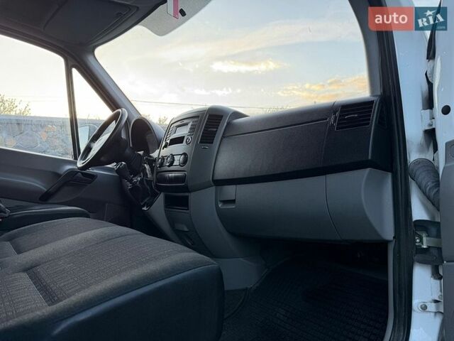 Белый Мерседес Sprinter, объемом двигателя 2.2 л и пробегом 215 тыс. км за 18800 $, фото 53 на Automoto.ua