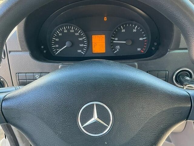 Белый Мерседес Sprinter, объемом двигателя 2.1 л и пробегом 237 тыс. км за 27000 $, фото 4 на Automoto.ua