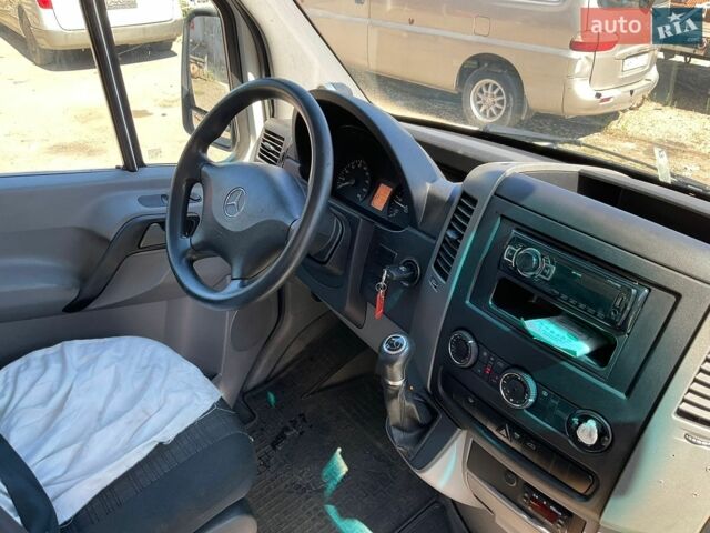 Белый Мерседес Sprinter, объемом двигателя 2.1 л и пробегом 237 тыс. км за 27000 $, фото 13 на Automoto.ua