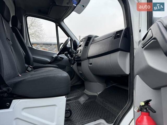 Белый Мерседес Sprinter, объемом двигателя 2.2 л и пробегом 311 тыс. км за 22000 $, фото 51 на Automoto.ua