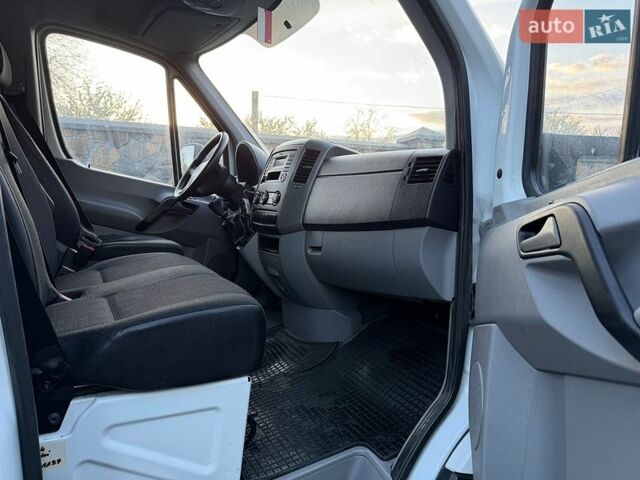 Белый Мерседес Sprinter, объемом двигателя 2.2 л и пробегом 215 тыс. км за 18800 $, фото 56 на Automoto.ua