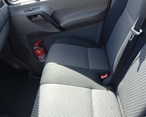 Белый Мерседес Sprinter, объемом двигателя 2.14 л и пробегом 650 тыс. км за 15000 $, фото 13 на Automoto.ua