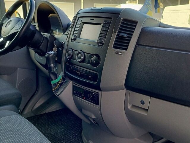 Белый Мерседес Sprinter, объемом двигателя 2.99 л и пробегом 360 тыс. км за 32900 $, фото 12 на Automoto.ua