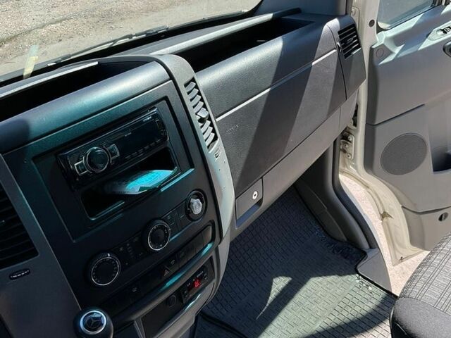 Белый Мерседес Sprinter, объемом двигателя 2.1 л и пробегом 237 тыс. км за 27000 $, фото 9 на Automoto.ua