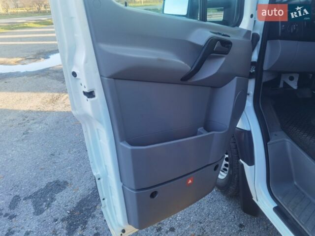 Белый Мерседес Sprinter, объемом двигателя 3 л и пробегом 348 тыс. км за 21999 $, фото 33 на Automoto.ua