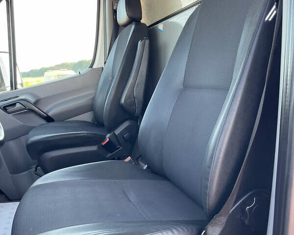 Белый Мерседес Sprinter, объемом двигателя 3 л и пробегом 319 тыс. км за 29300 $, фото 18 на Automoto.ua