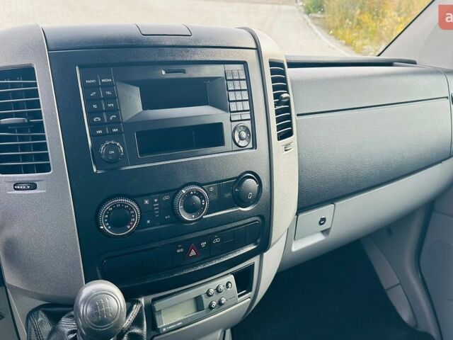 Белый Мерседес Sprinter, объемом двигателя 2.2 л и пробегом 298 тыс. км за 22000 $, фото 21 на Automoto.ua