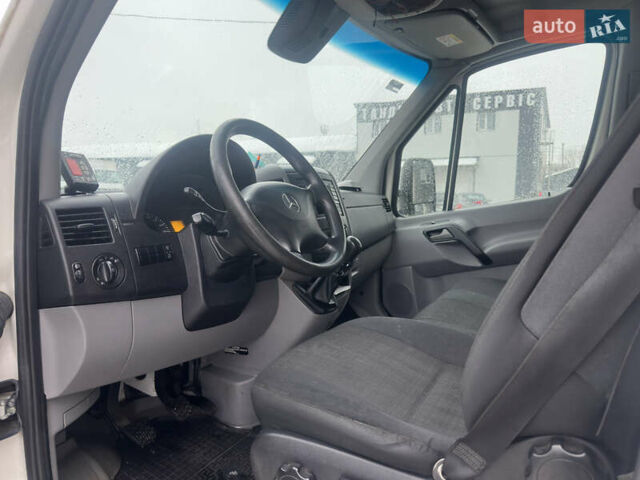 Белый Мерседес Sprinter, объемом двигателя 2.99 л и пробегом 451 тыс. км за 28500 $, фото 6 на Automoto.ua