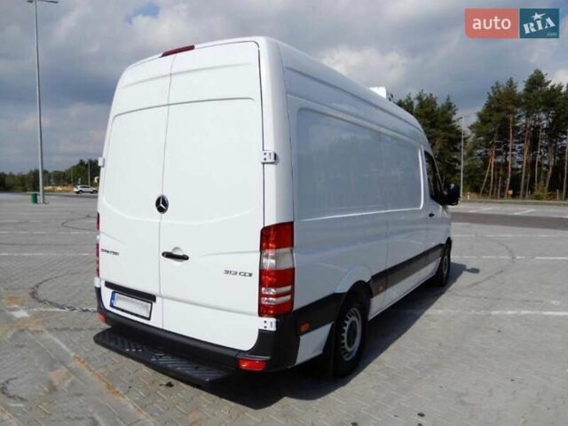 Белый Мерседес Sprinter, объемом двигателя 2.2 л и пробегом 190 тыс. км за 21260 $, фото 2 на Automoto.ua