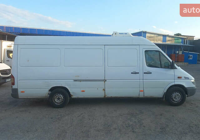Белый Мерседес Sprinter, объемом двигателя 2.15 л и пробегом 340 тыс. км за 11500 $, фото 3 на Automoto.ua