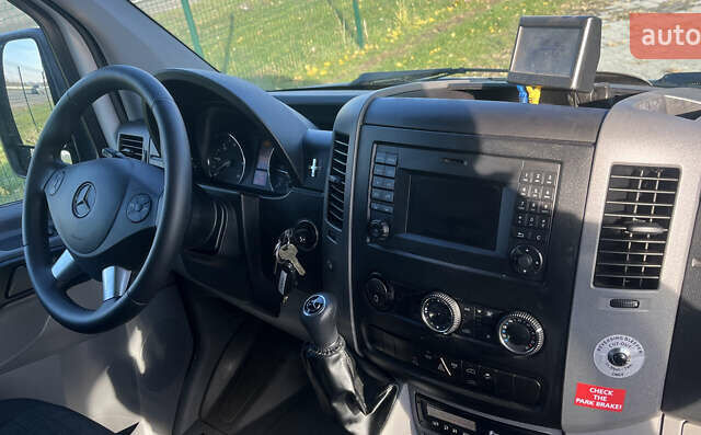 Білий Мерседес Sprinter, об'ємом двигуна 2.2 л та пробігом 307 тис. км за 20100 $, фото 9 на Automoto.ua