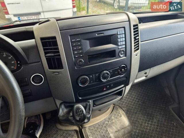 Белый Мерседес Sprinter, объемом двигателя 1.8 л и пробегом 245 тыс. км за 12700 $, фото 3 на Automoto.ua