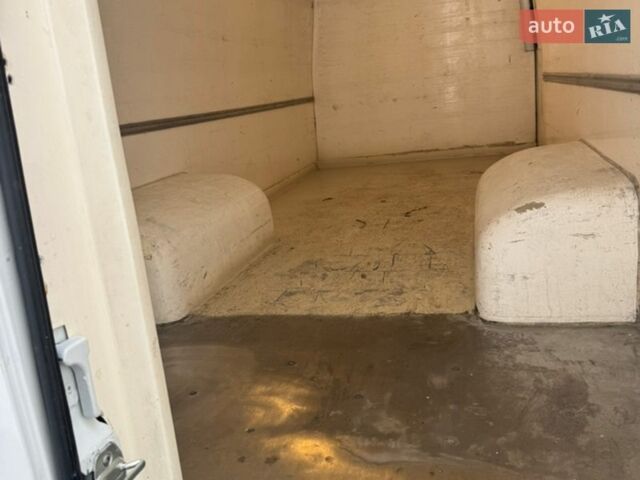 Белый Мерседес Sprinter, объемом двигателя 2.99 л и пробегом 540 тыс. км за 24999 $, фото 9 на Automoto.ua