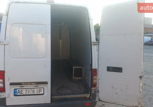 Белый Мерседес Sprinter, объемом двигателя 2.15 л и пробегом 340 тыс. км за 11500 $, фото 5 на Automoto.ua