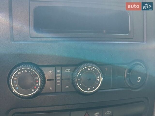 Белый Мерседес Sprinter, объемом двигателя 2.2 л и пробегом 300 тыс. км за 28800 $, фото 8 на Automoto.ua