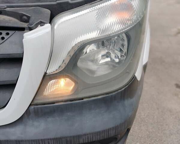 Белый Мерседес Sprinter, объемом двигателя 0 л и пробегом 200 тыс. км за 26000 $, фото 18 на Automoto.ua