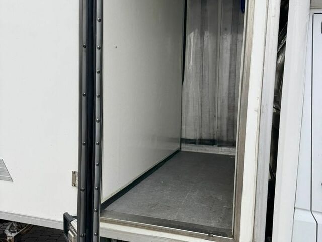 Белый Мерседес Sprinter, объемом двигателя 2.1 л и пробегом 332 тыс. км за 23700 $, фото 7 на Automoto.ua