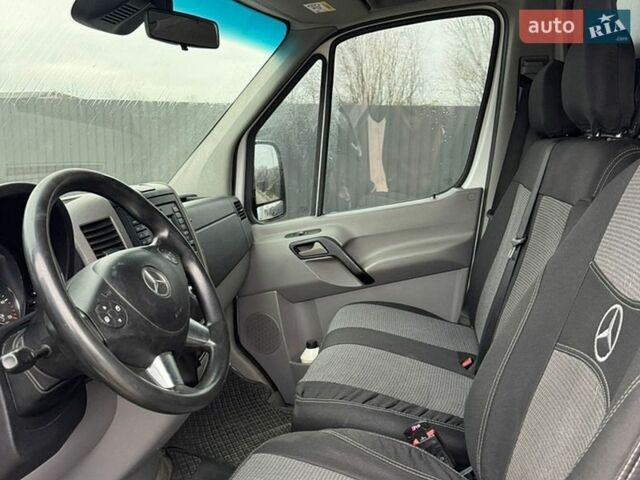 Белый Мерседес Sprinter, объемом двигателя 3 л и пробегом 300 тыс. км за 29000 $, фото 4 на Automoto.ua