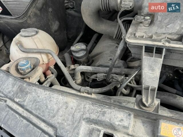 Белый Мерседес Sprinter, объемом двигателя 2.99 л и пробегом 540 тыс. км за 24999 $, фото 3 на Automoto.ua