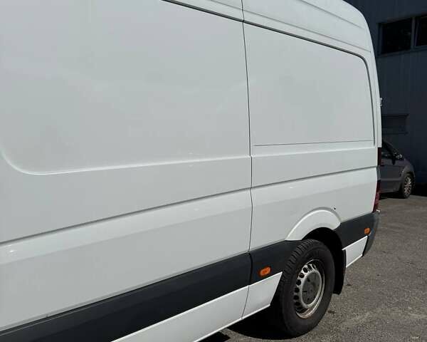Белый Мерседес Sprinter, объемом двигателя 2.2 л и пробегом 190 тыс. км за 21260 $, фото 9 на Automoto.ua