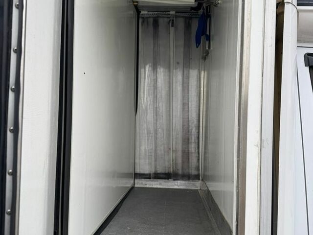 Белый Мерседес Sprinter, объемом двигателя 2.1 л и пробегом 332 тыс. км за 23700 $, фото 8 на Automoto.ua