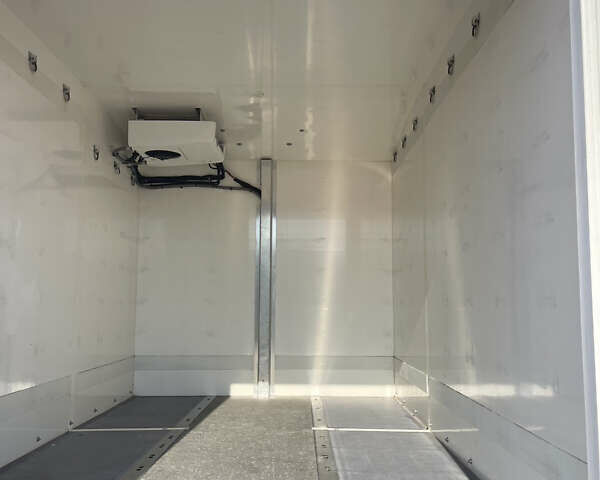Белый Мерседес Sprinter, объемом двигателя 3 л и пробегом 319 тыс. км за 29300 $, фото 7 на Automoto.ua